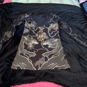 Christian Audigier Graphic Long Sleeve V-Neck Tee🍀